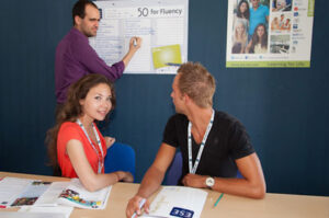 Почему необходимо регулярно проходить курсы английского языка?