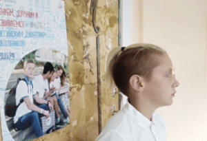 Руководство сосновоборской школы устроило травлю ученика из-за прически