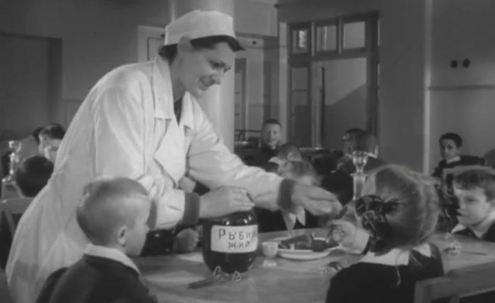 Зачем в СССР детям давали рыбий жир, а потом резко его запретили