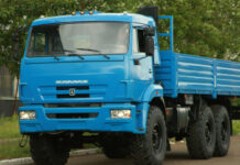 КамАЗ-43118: крупнотоннажный грузовой автомобиль повышенной проходимости с бортовой платформой