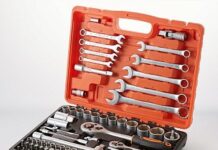 Для чего нужен набор автомобильных инструментов?