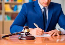 Когда стоит обратиться к юристу за помощью?