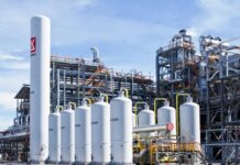 Лукойл остановит заводы из-за избытка продукции