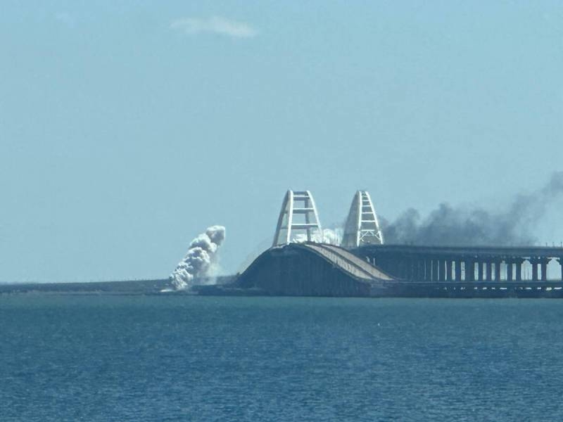 
Что известно о взрывах на Крымском мосту сегодня, 12 августа 2023 года                