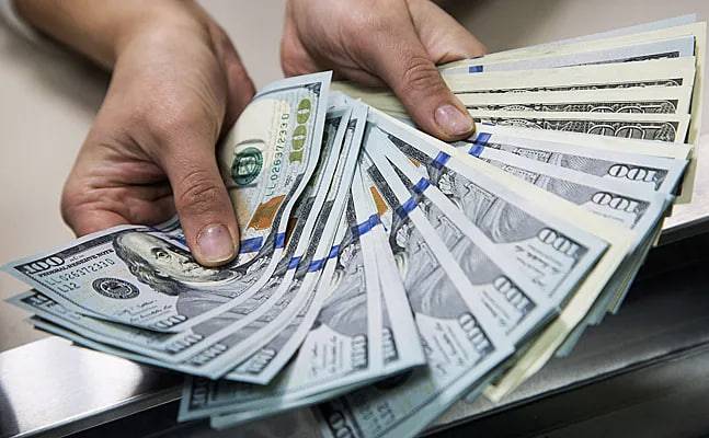 
Экономист рассказала, что подорожает в РФ из-за повышения курса доллара                