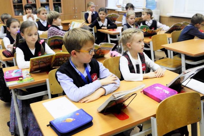 
Новая образовательная инициатива «Разговоры о важном» стартует в российских школах с 1 сентября                