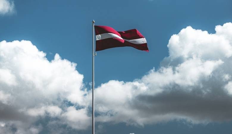 
Почему Латвия собирается выдворить тысячи россиян в сентябре 2023 года                