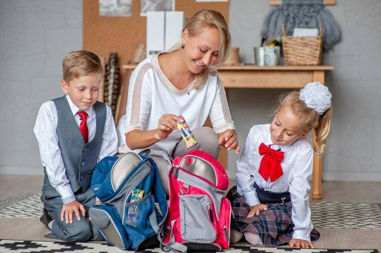 
Путинские выплаты к школе: какие перспективы получить 10 тысяч рублей к 1 сентября каждому школьнику России                