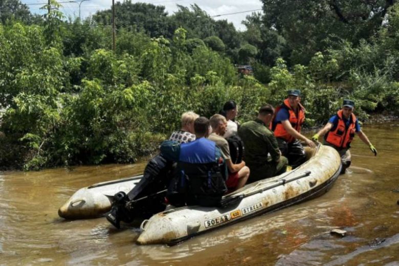 
Разбушевавшаяся стихия: сколько людей погибло в Приморье из-за тайфуна KHANUN                