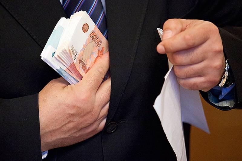 
Скандальное разоблачение: полицейская группа МВД ЛНР обвинена в вымогательстве 3 миллиона рублей у местного жителя                