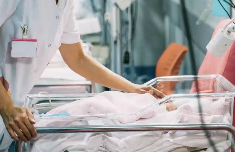 
Убийца младенцев: в Британии медсестра лишила жизни семерых малышей                