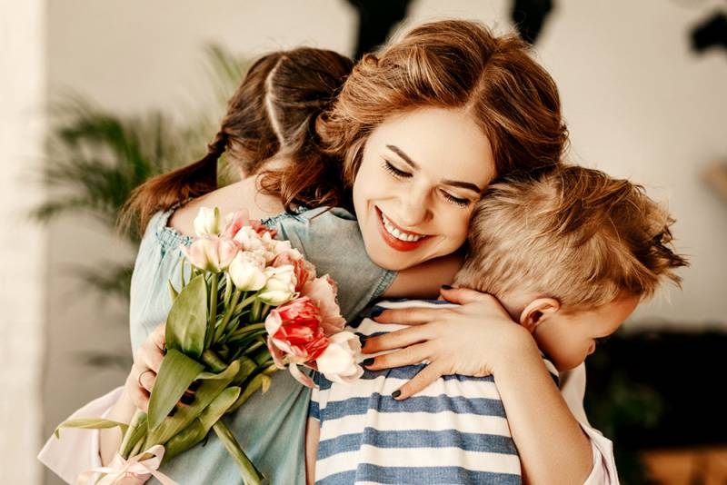 
День матери в России: когда праздник любви и признания в 2023 году                