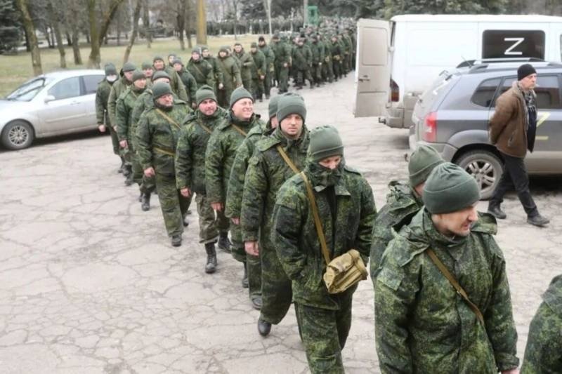 
Годовщина мобилизации: российские военнослужащие остаются на СВО, родственники требуют ротации                