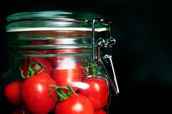 
Простые способы сохранить урожай помидоров до нового года без консервации                