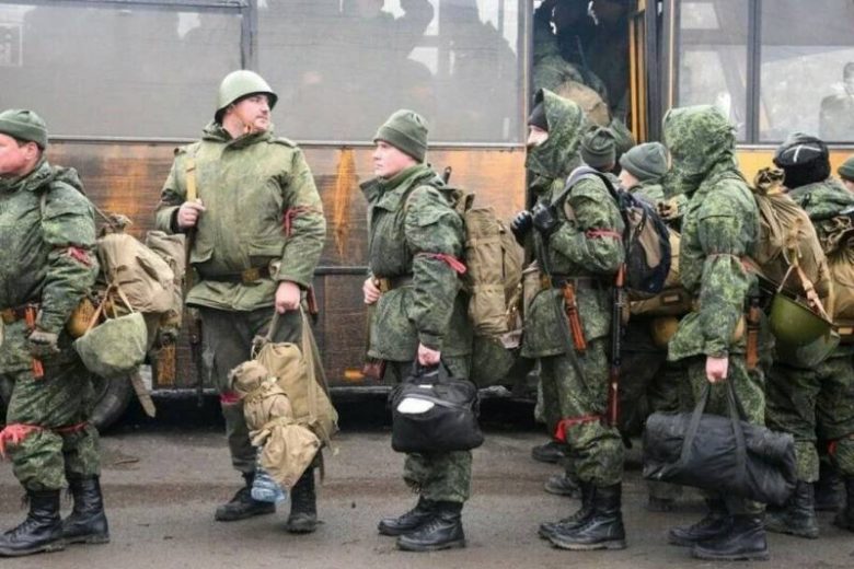 
Сотни россиян мобилизовали на СВО по ошибке: что с ними сейчас и планируется ли новый призыв мобилизованных на спецоперацию                