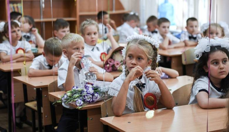 
В России зимние каникулы начнутся досрочно: почему школьники уйдут отдыхать с 24 декабря 2023 года                