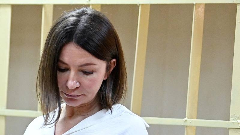 
Блогеру Елене Блиновской продлен срок домашнего ареста на фоне обвинений в неуплате налогов на 918 млн рублей                