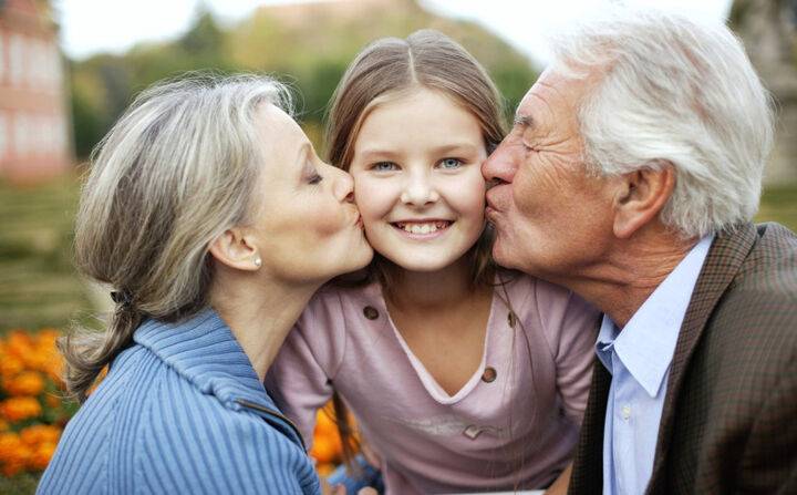 
День дедушек и бабушек отмечаем 28 октября 2023 года: как поздравить дорогих людей                