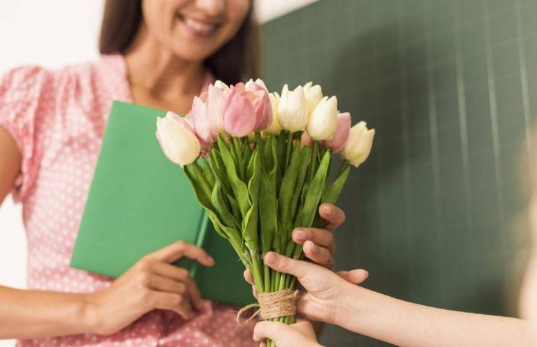 
День учителя отмечают в России 5 октября 2023 года: поздравления, красивые слова                