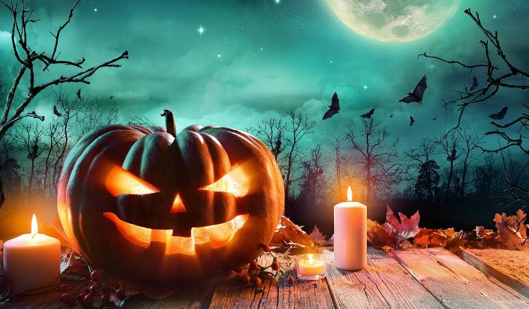 
Не оборачивайтесь на чужой голос: яркие приметы на Хэллоуин 31 октября 2023 года                