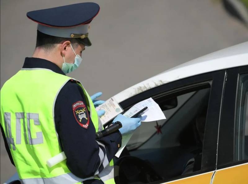 
Штрафы за езду на летней резине зимой вступили в силу: автомобилистам грозят новые наказания                