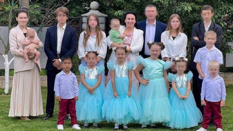 
Скандал в Москве: мать 15 детей подозревают в торговле младенцами ради пособий                