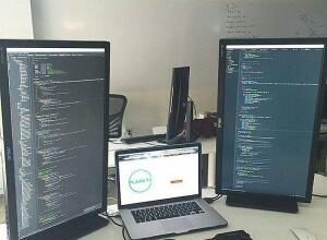 Які характеристики повинен мати монітор для програміста