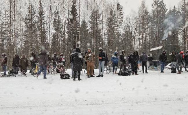 
Беженцы, российские автомобили и «мухариб»: что происходит на границе Финляндии и России                