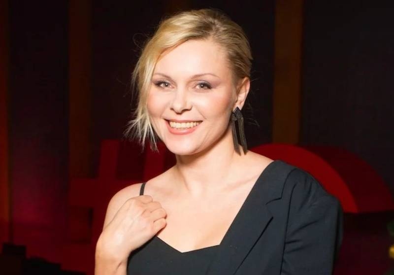 
Минюст РФ включил в реестр иноагентов актрису Яну Троянову*, которая ранее сравнила Россию с «изнасилованной бабой»                