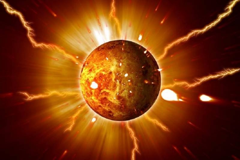 
На Солнце образовалась гигантская трещина: астроном рассказал, чем это опасно                