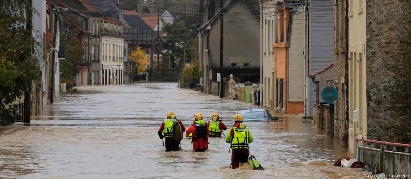
Наводнения на севере Франции: крики о помощи тонут в безразличии                