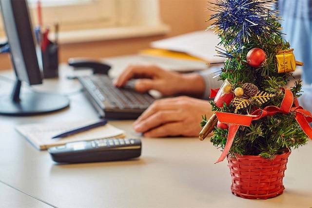 
Новогодние праздники и работа: будут ли 30 и 31 декабря 2023 выходными                