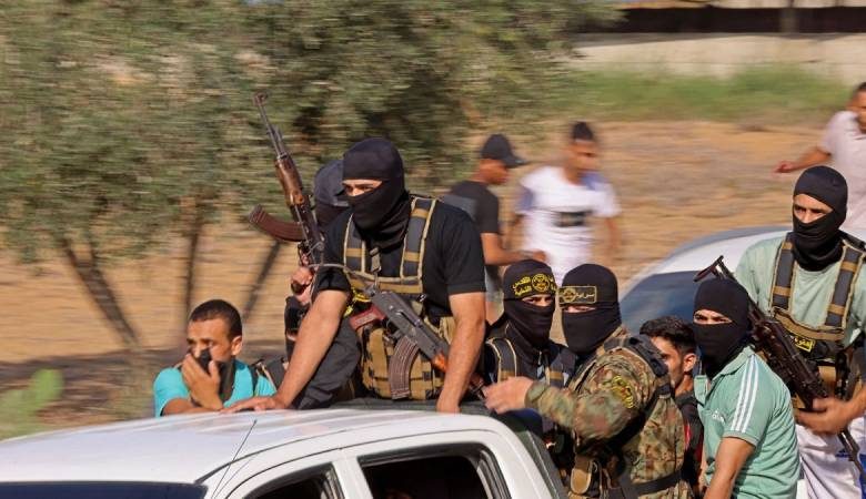 
Освобождена 5 группа заложников ХАМАС*: сколько человек отпустили за последние дни                