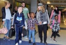 Мадонна поделилась редкими кадрами с шестью детьми и молодым бойфрендом