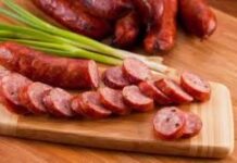 Эксперт рассказал, как правильно выбирать колбасу