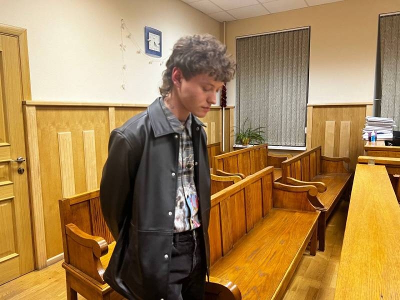 
Арестованный певец Шарлот публично извинился перед SHAMAN’ом и Мизулиной в зале суда                