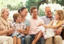 Половина родителей конфликтует с бабушками и дедушками из-за воспитания ребенка