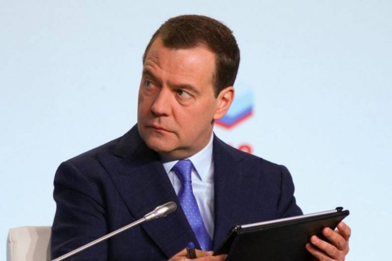 
Дмитрий Медведев: от дворника до заместителя председателя совета безопасности РФ                