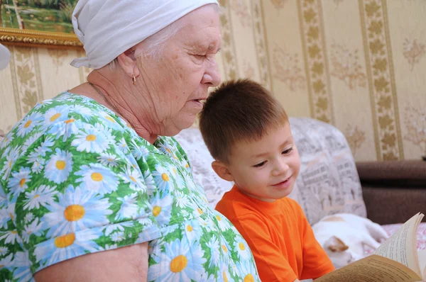 
Уроки воспитания от советских бабушек и дедушек                