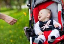 8 упреков, которые слышат все молодые мамы