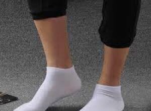 Три эффективных способа вернуть носкам утерянную белизну