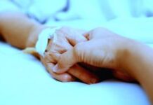 Вся семья собралась, чтобы исполнить последнее желание умирающего отца