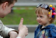 Стало известно, почему перехваливать детей вредно