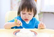 Стоит ли хвалить ребенка, если он съедает весь обед