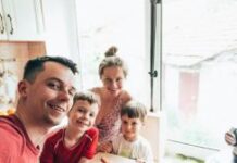 Семья на карантине: как не заразить близких, если вам нужно ходить на работу