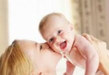 Первые шаги малыша: когда родителям не стоит вмешиваться