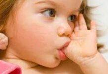 Взрослый ребенок сосет палец: причины, последствия и отучение от привычки
