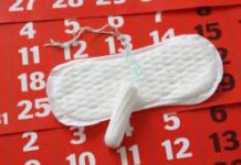 Как поддержать девочку при первых месячных