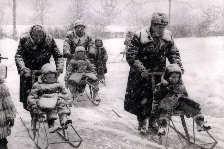 
Ледяные дни и советские лайфхаки: как граждане СССР справлялись с морозами                