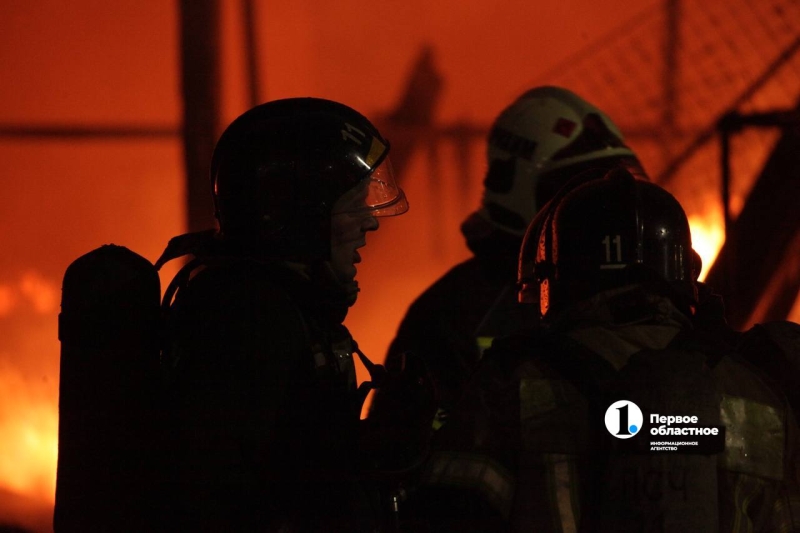 Пожарные предотвратили разгерметизацию газопровода во время возгорания на рынке в Челябинске